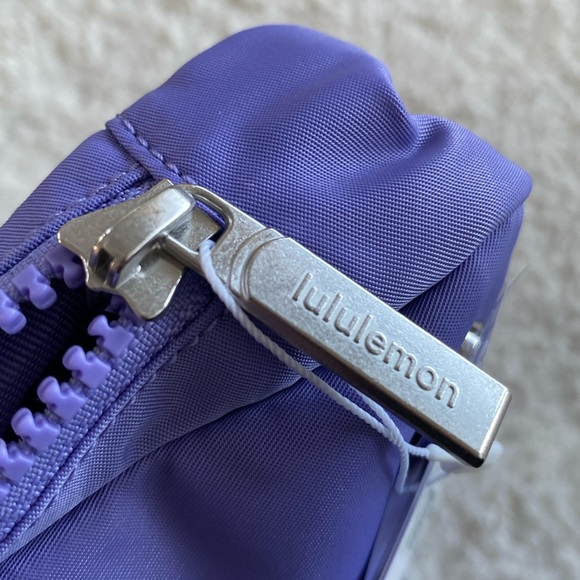 ❤️ Lululemon Everywhere Belt Bag in Dark Lavendar NWT - Picture 10 of 11